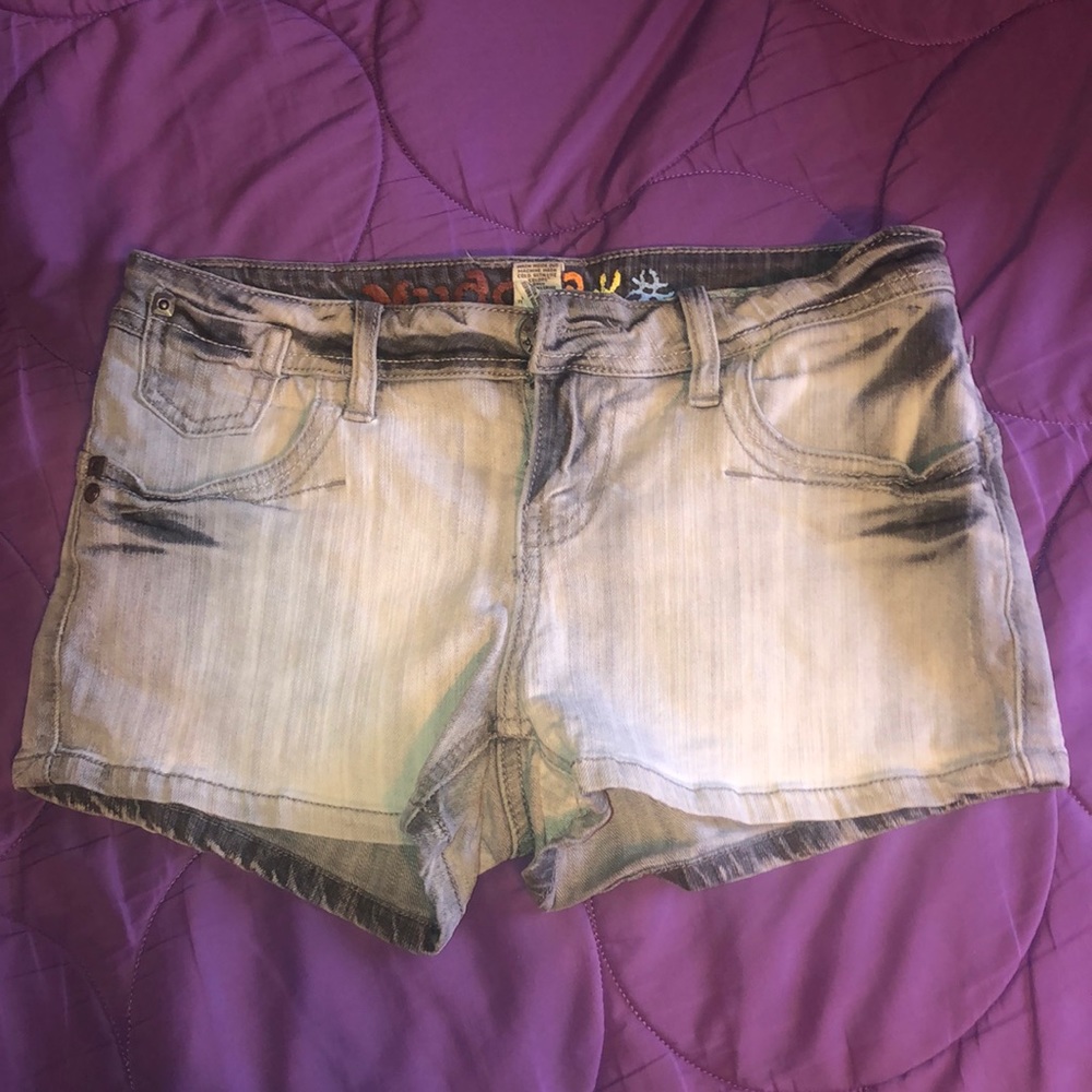 Distressed washed jean shorts